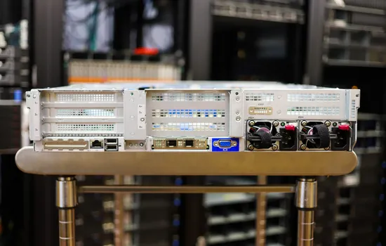 hpe proliant dl385 gen10 plus v2 7642 2 3ghz 16 core 32gb ram 24sff 800w ps server.webp